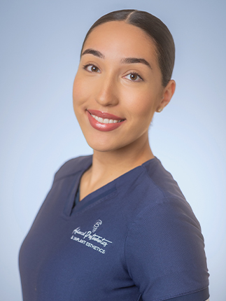 Dental assistant Ria